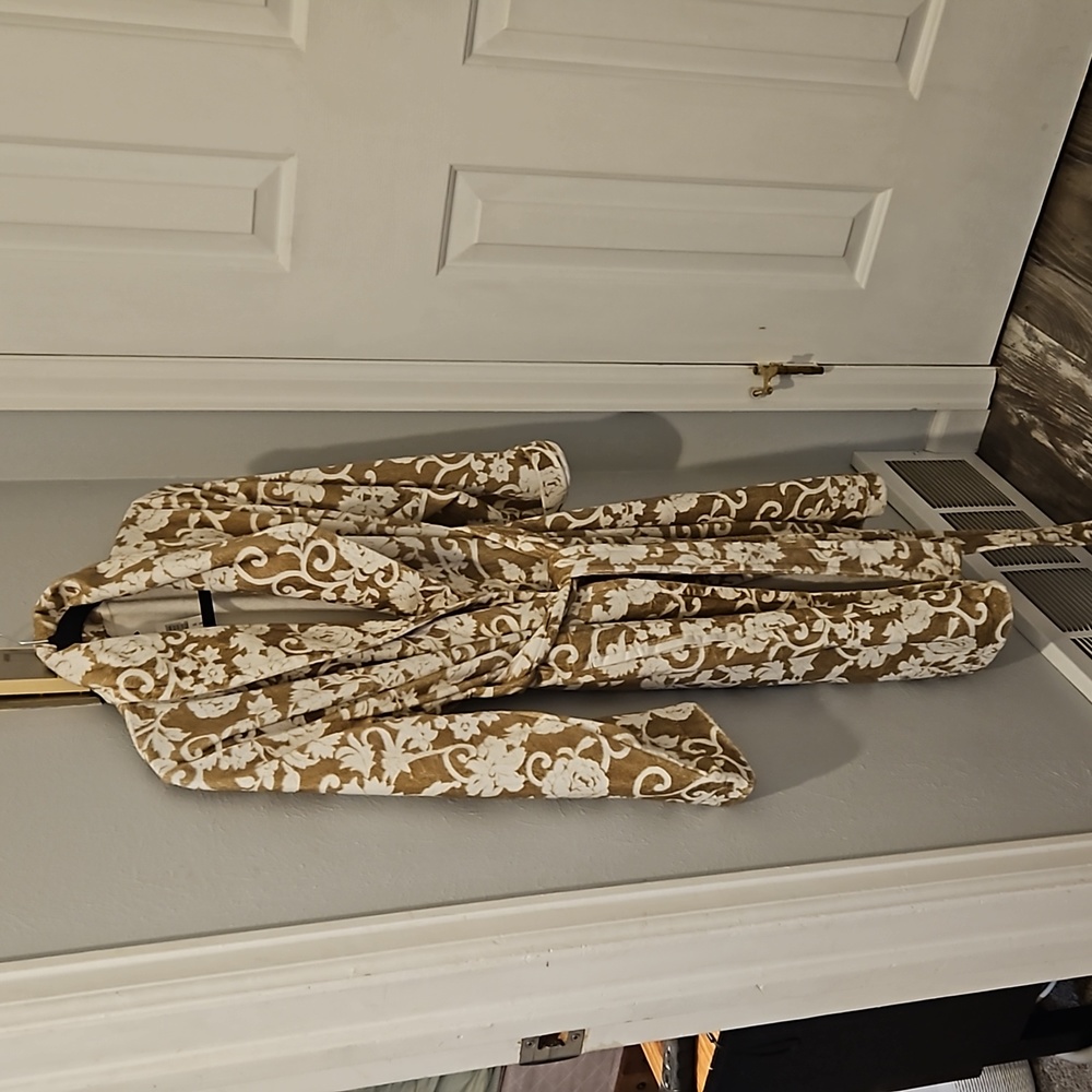 NWT Soma Intimates Martine short robe plush women small tan floral